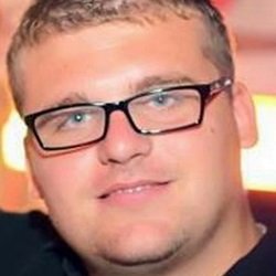 542436_413395035362419_423324411_n